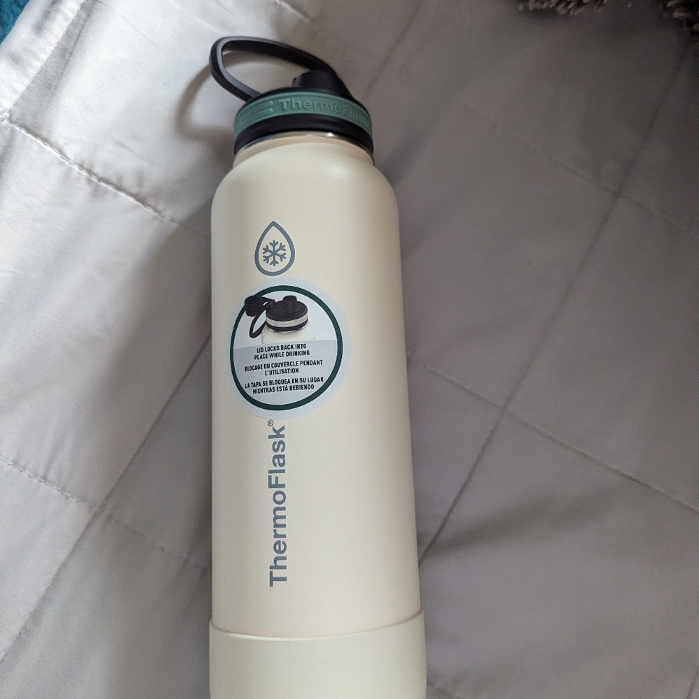 New 40 oz flask